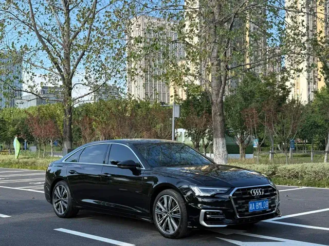 Фотография автомобиля — Audi A6L
