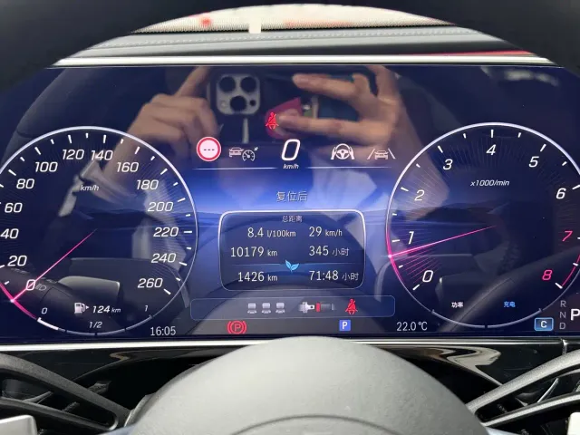 Mercedes-Benz E-Class — Фото автомобиля 22