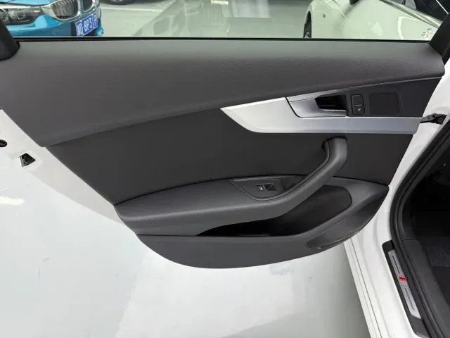 Audi A4L — Фото автомобиля 15