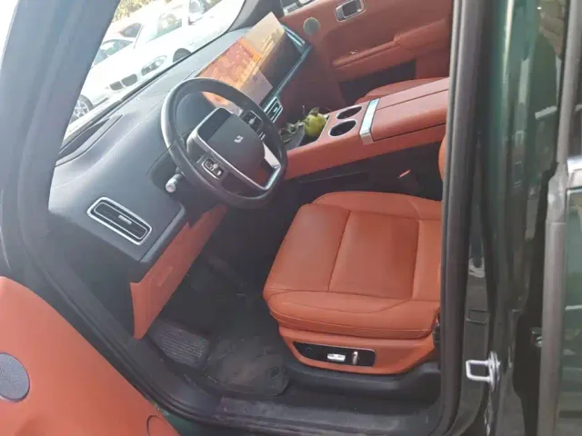 Li Auto L8 — Фото автомобиля 14