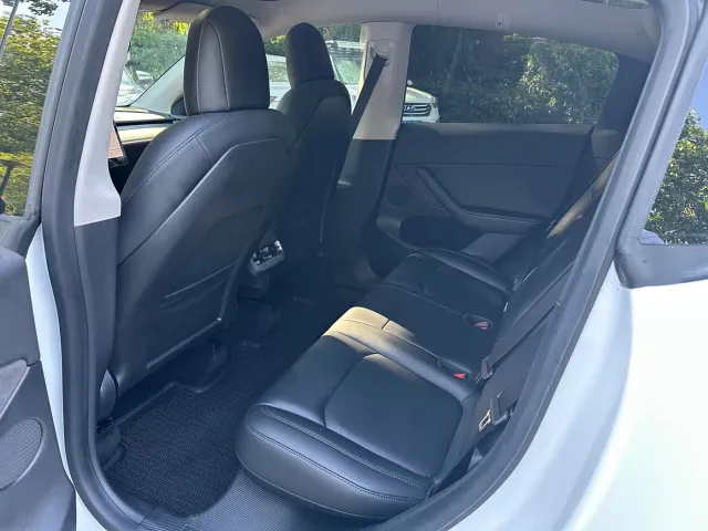Tesla Model Y — Фото автомобиля 12
