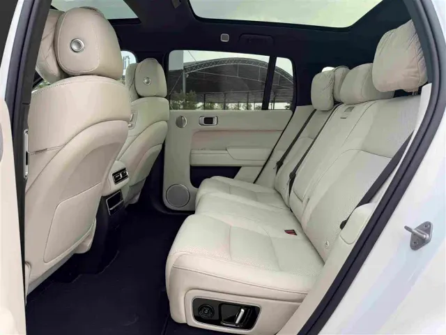Li Auto L7 — Фото автомобиля 10