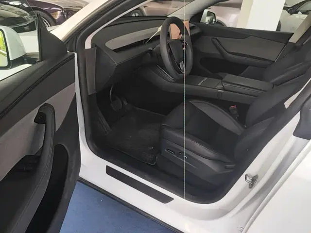 Tesla Model Y — Фото автомобиля 15