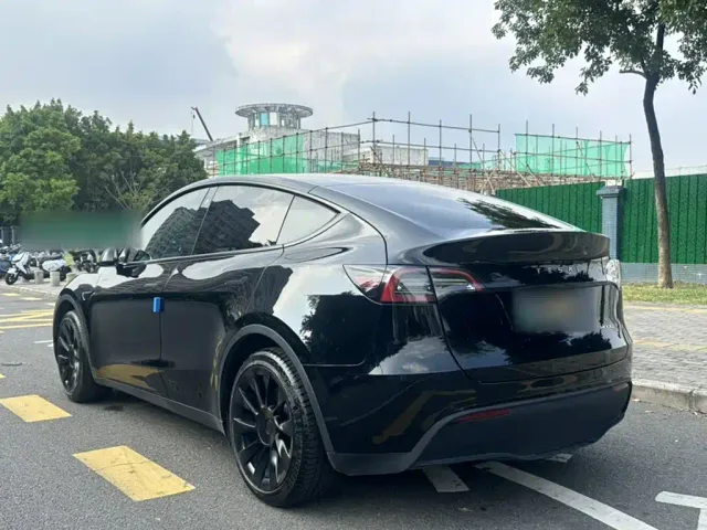 Tesla Model Y — Фото автомобиля 10