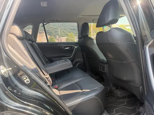 Toyota RAV4 — Фото автомобиля 11