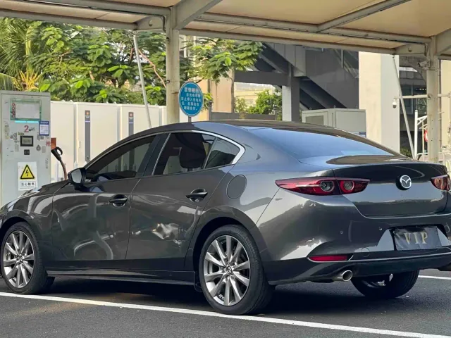 Mazda Axela — Фото автомобиля 7
