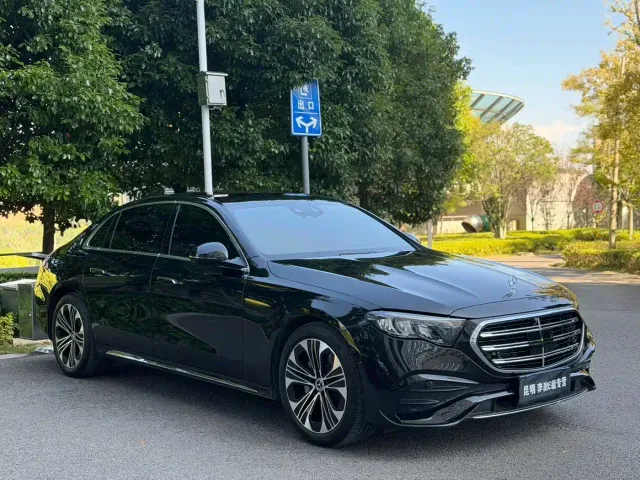 Mercedes-Benz E-Class — Фото автомобиля 3