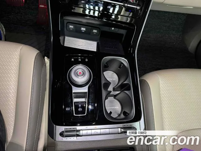 Kia Carnival Generation 4 — Фото автомобиля 13
