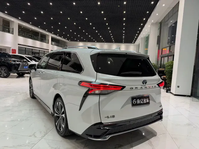 Toyota Granvia — Фото автомобиля 12