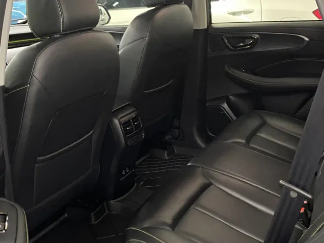 Roewe RX5 — Фото автомобиля 12