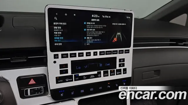 Hyundai Staria Staria 4WD Lounge 9 мест — Фото автомобиля 16