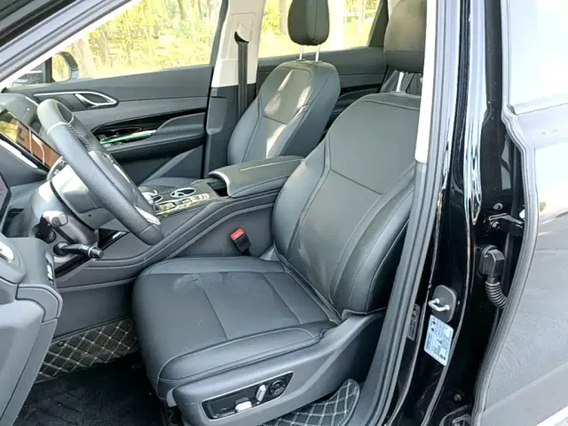 Hongqi HS3 PHEV — Фото автомобиля 14
