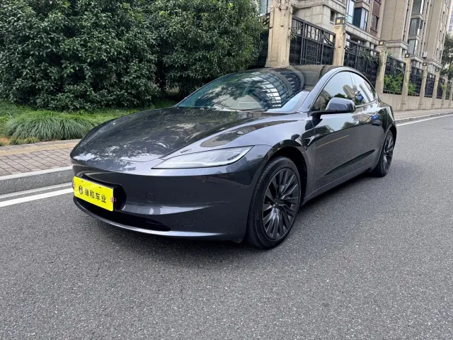 Фотография автомобиля — Tesla Model 3