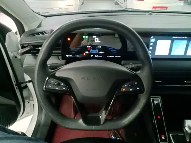Roewe i5 — Фото автомобиля 10