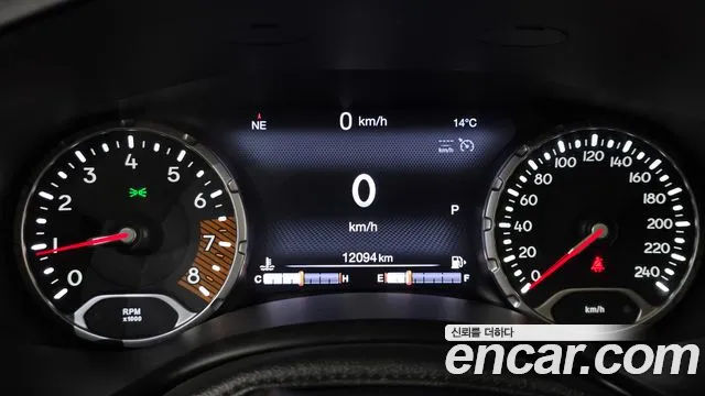 Jeep Renegade — Фото автомобиля 11