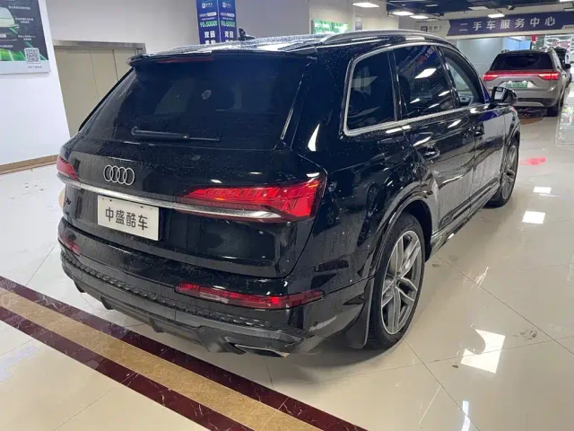 Audi Q7 — Фото автомобиля 4