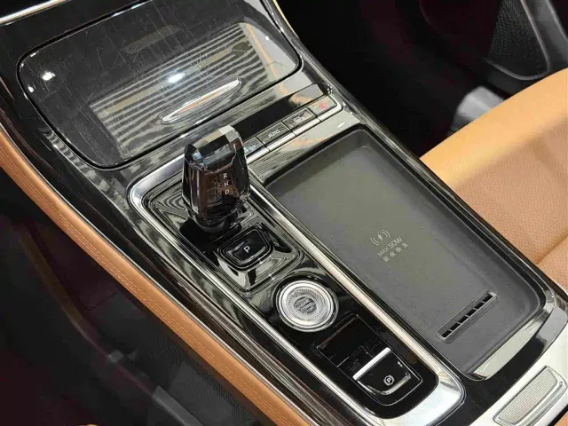 Geely Boyue L — Фото автомобиля 16