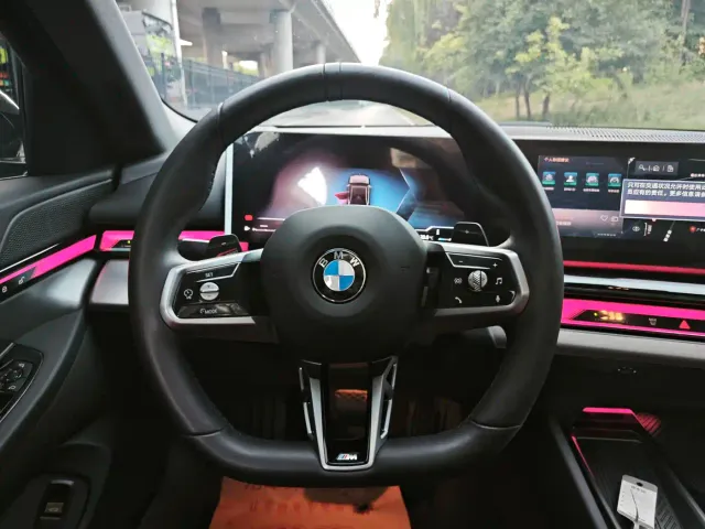 BMW 5 Series — Фото автомобиля 9
