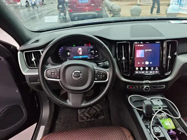 Volvo XC60 — Фото автомобиля 6
