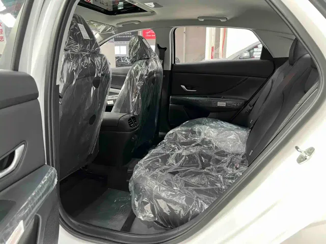 Hyundai Elantra — Фото автомобиля 10