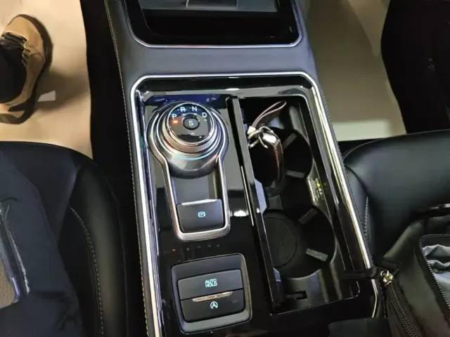 Ford Edge — Фото автомобиля 13