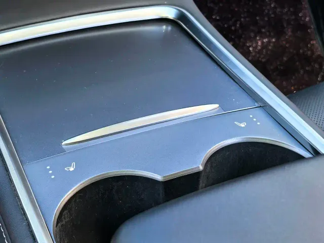 Tesla Model Y — Фото автомобиля 8