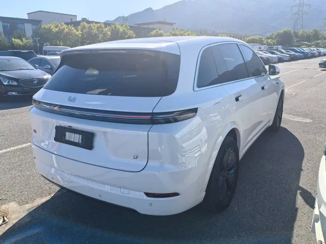 Li Auto L7 — Фото автомобиля 7