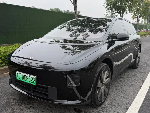 Фотография автомобиля — Li Auto i6