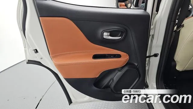 Jeep Renegade — Фото автомобиля 20