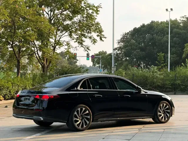Mercedes-Benz E-Class — Фото автомобиля 5