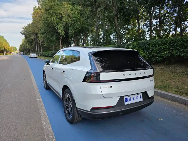 Volvo XC70 Plug-in Hybrid — Фото автомобиля 9