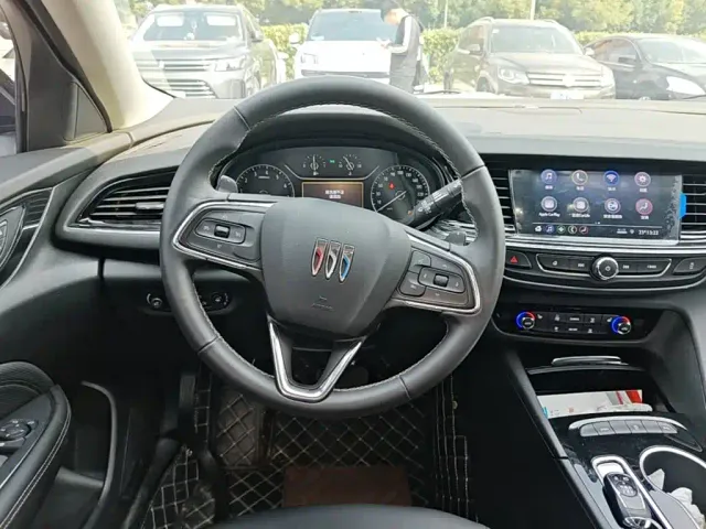 Buick Regal — Фото автомобиля 10