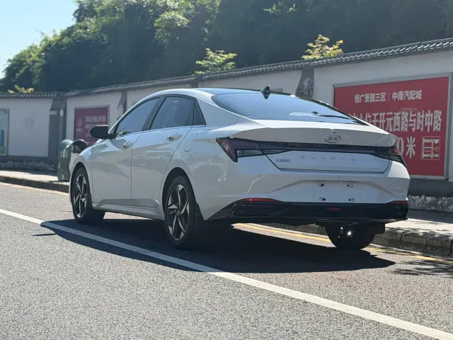 Hyundai Elantra — Фото автомобиля 6