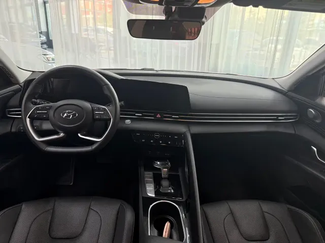 Hyundai Elantra — Фото автомобиля 8