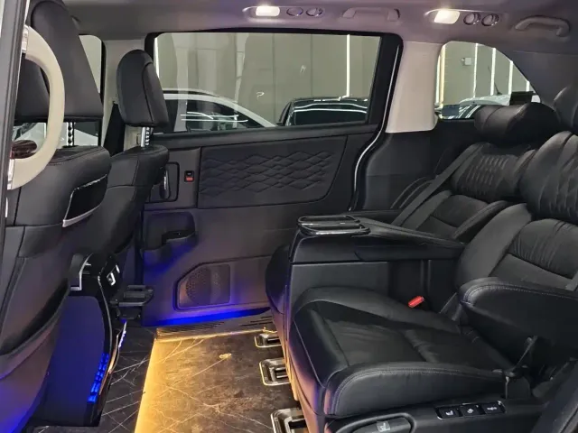 Honda Elysion — Фото автомобиля 6