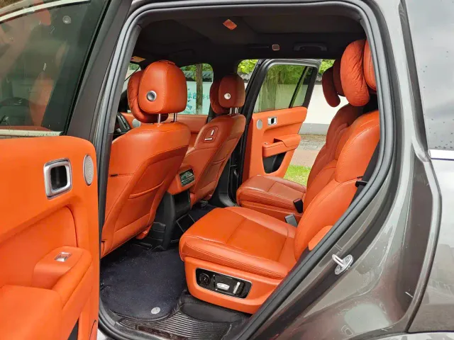 Li Auto L8 — Фото автомобиля 13