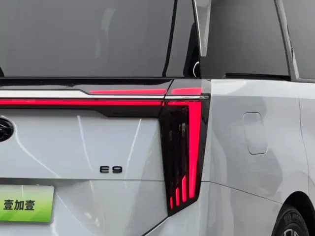 GAC Trumpchi E9 — Фото автомобиля 6