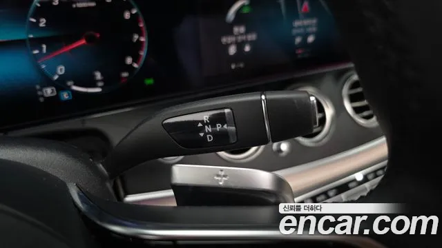 Mercedes-Benz E-Class — Фото автомобиля 12