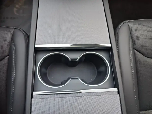 Tesla Model 3 — Фото автомобиля 15