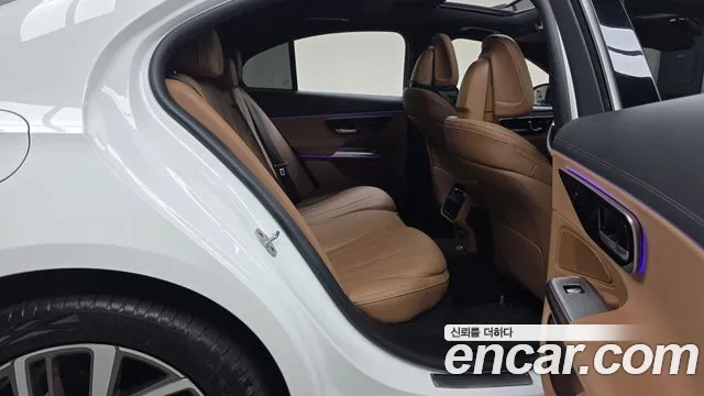 Mercedes-Benz E-Class — Фото автомобиля 11