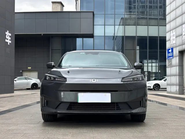 Changan Qiyuan A05 — Фото автомобиля 2