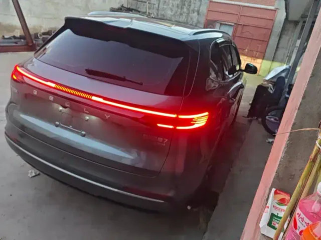 Geely Galaxy Starship 7 EM-i — Фото автомобиля 3