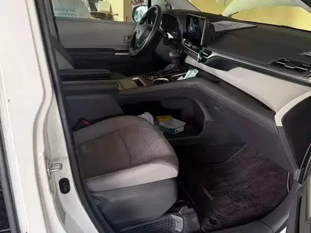 Toyota Toyota Sienna 2024 2.5L Hybrid Comfort Edition — Фото автомобиля 4