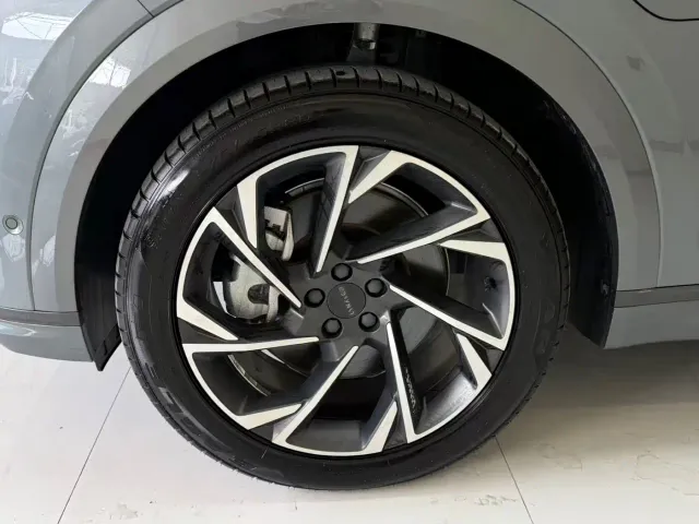 Lynk & Co Lynk & Co 09 EM-P 2021 2.0T PHEV Halo 6-seater — Фото автомобиля 11