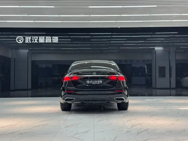 Mercedes-Benz E-Class — Фото автомобиля 4