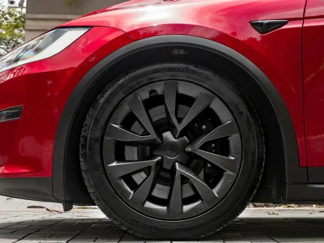 Tesla Model X — Фото автомобиля 18