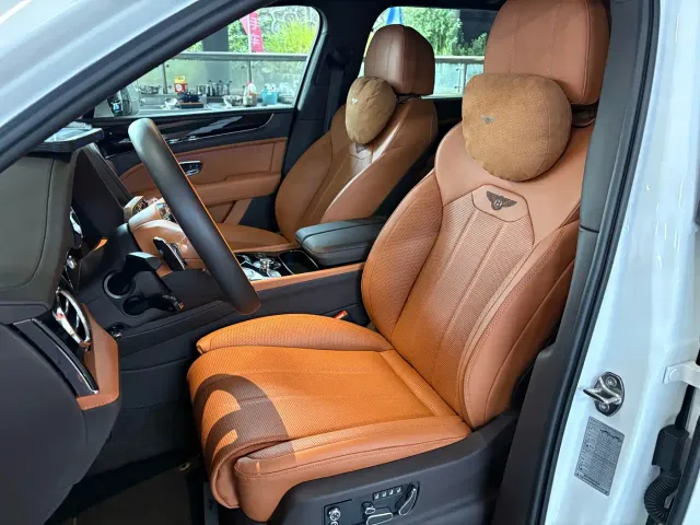 Bentley Bentayga — Фото автомобиля 7