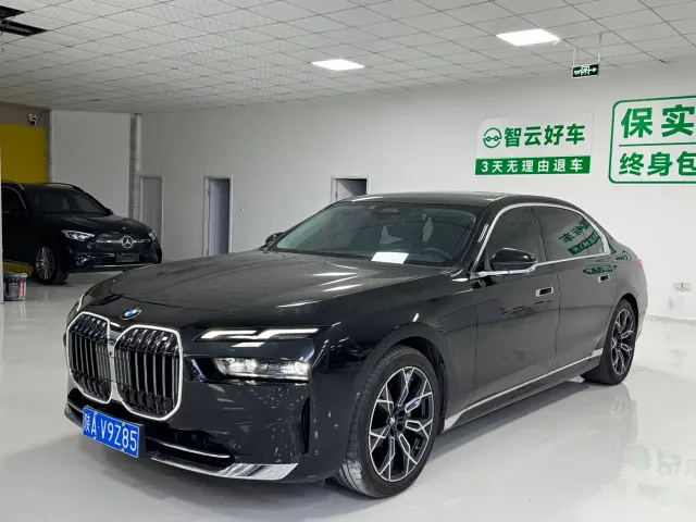 Фотография автомобиля — BMW 7 Series