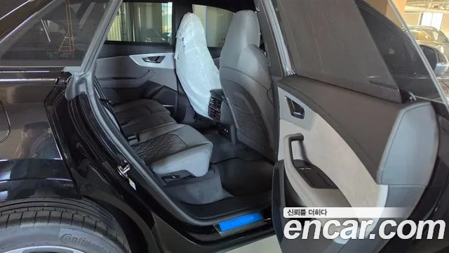 Audi Q8 50 TDI quattro Premium — Фото автомобиля 11