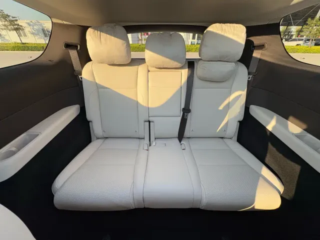 Li Auto MEGA — Фото автомобиля 15